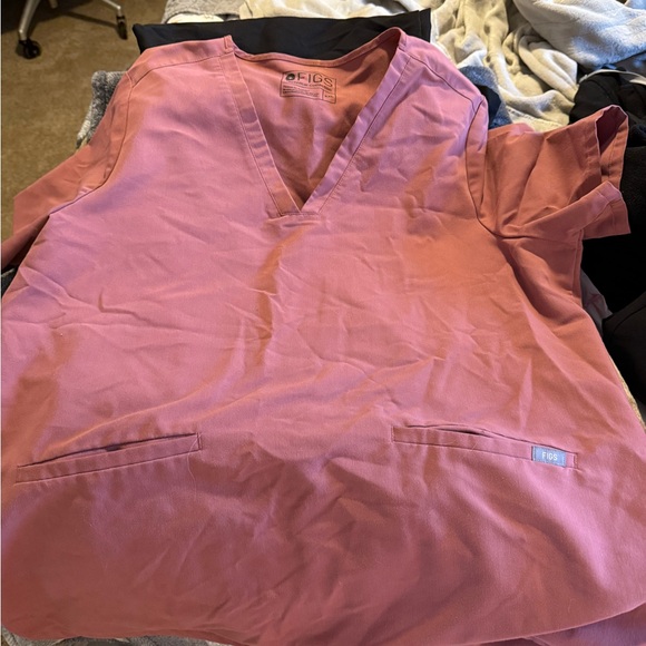 Figs scrub top - Picture 2 of 3